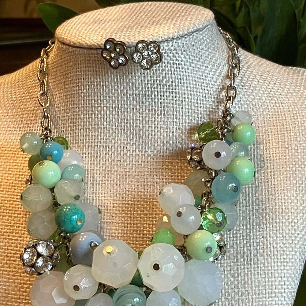 SEAFOAM GREEN  CLEAR  CRYSTALS NECKLACE - Picture 8 of 10